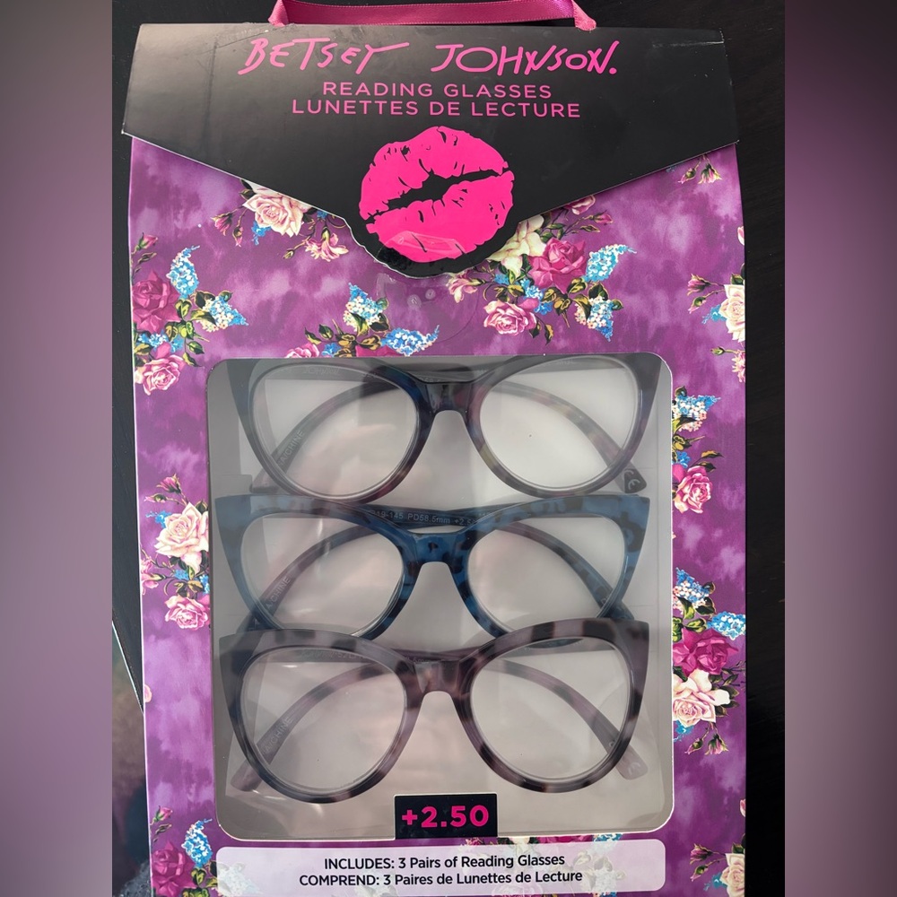 Betsey Johnson Cat eye Reading Glasses Set